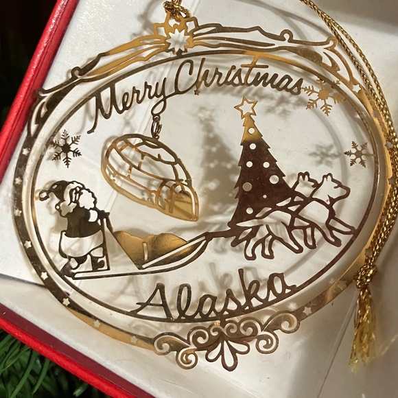 🎄ALASKA-NORTH TO THE FUTURE-NATION'S TREASURES ORNAMENT 24K GOLD FINISHED BRASS - Picture 2 of 3